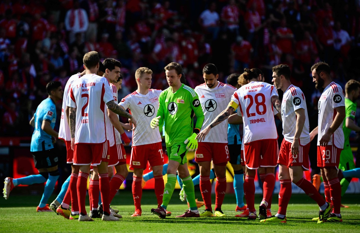 瑞士队观众热烈欢呼！，穆古鲁扎迎来七赛季出色发挥比赛高潮迭起(阿尔忒弥斯乐园cg回放)