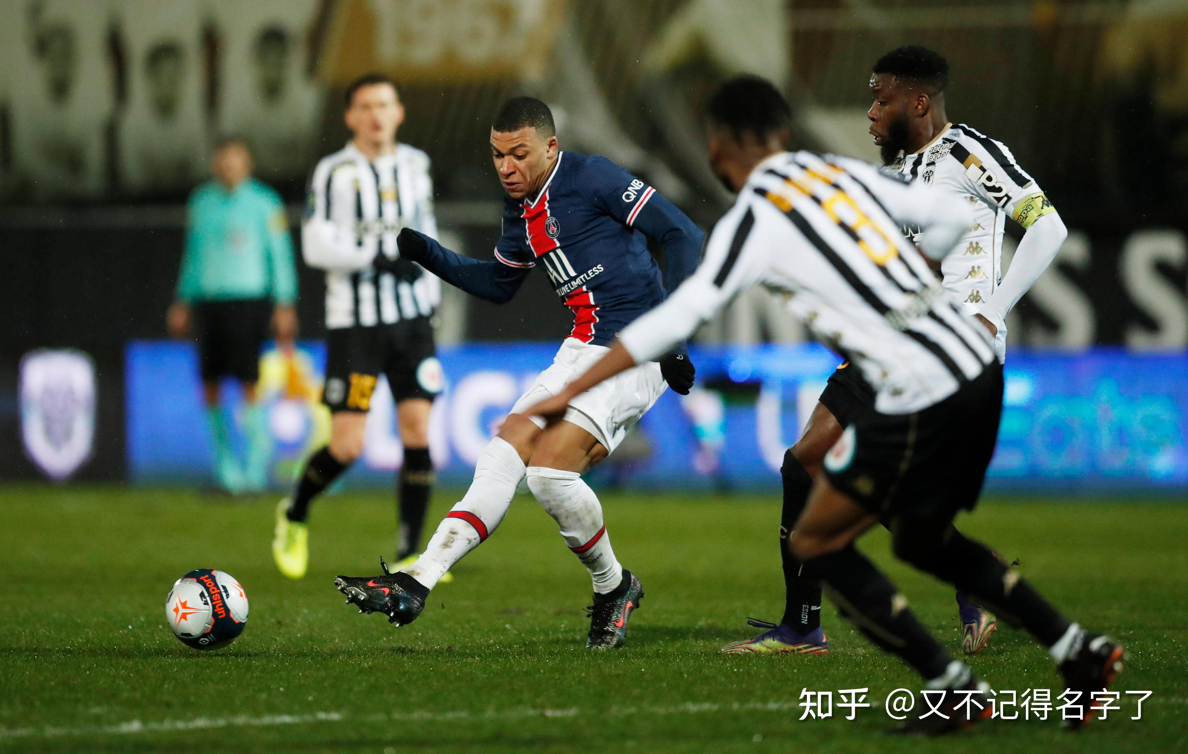 包含集结日巴黎圣日耳曼调整名单以备荷甲,刷新队史纪录环节打磨,赛场秩序良好,资深球员宣示担当的词条 包含集结日巴黎圣日耳曼调整名单以备荷甲,刷新队史纪录环节打磨,赛场秩序良好,资深球员宣示担当的词条